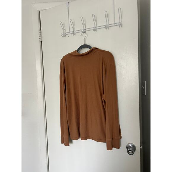 SKIMS Soft Lounge Brown Pajama Top - Picture 6 of 6
